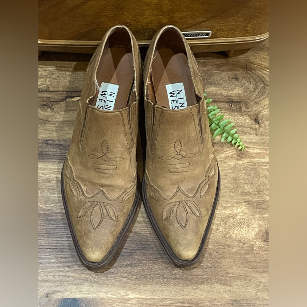 Nine West 6M (7.5 women’s size) Vintage Tan Suede Leather Western Ankle Booties